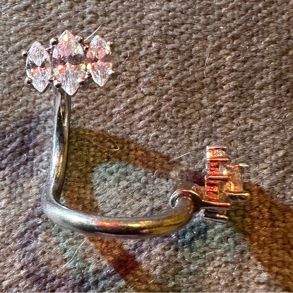 Pagoda Crystal Belly Button Ring - Picture 14 of 16